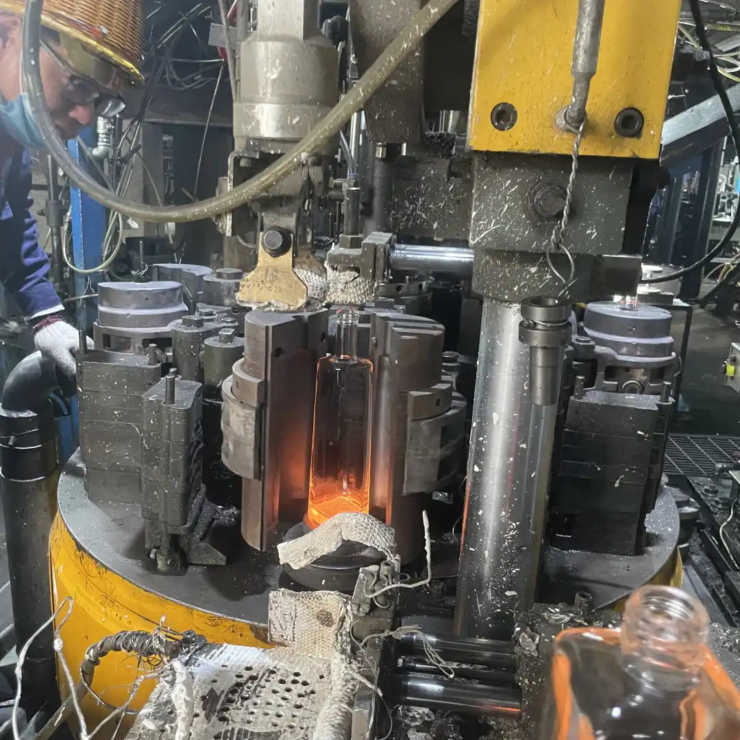 700ML 1000ML Luxury Glass Bottle With Cork | GlassSpiritBottles.com 3